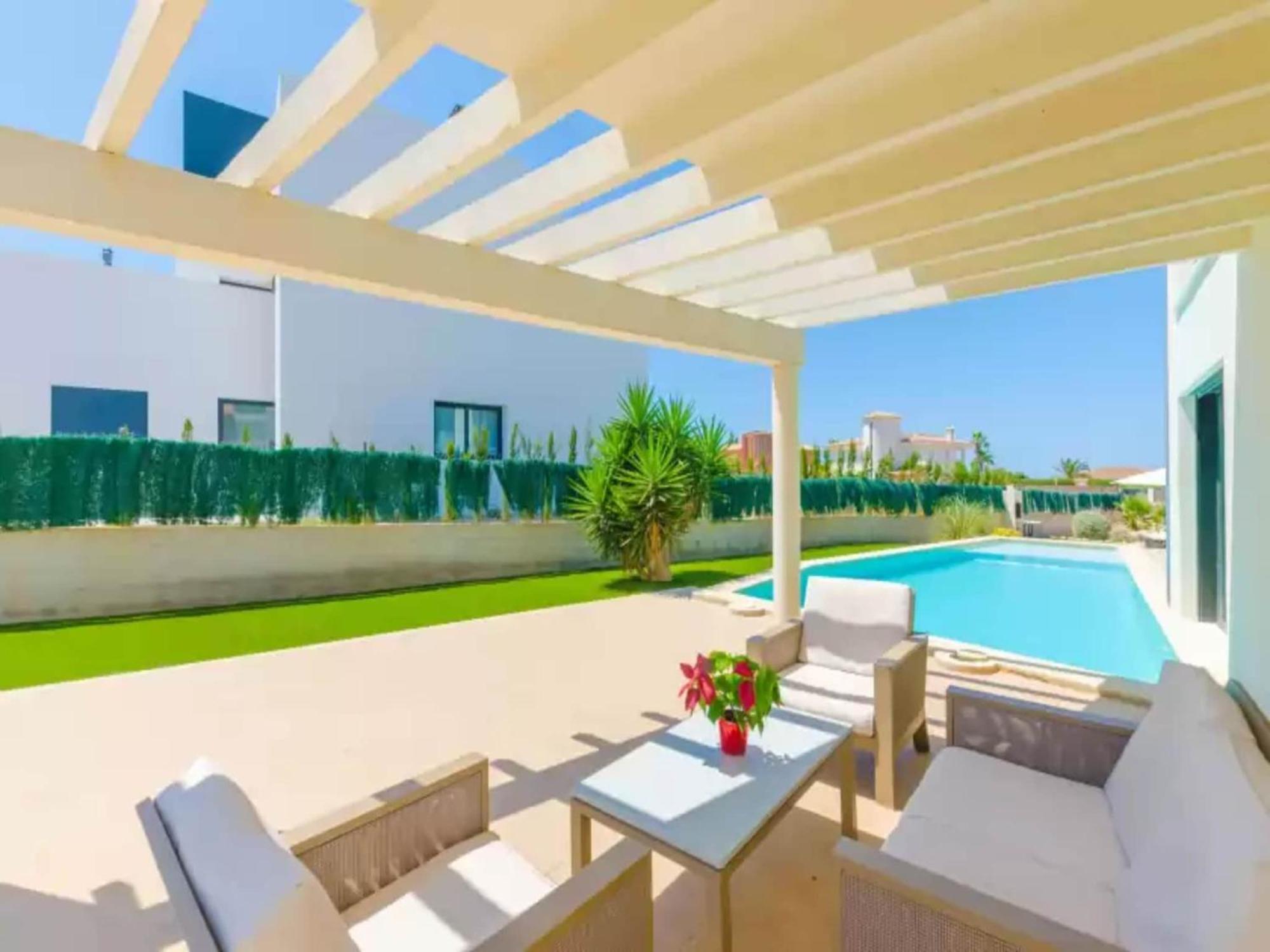 Villa With Private Pool In *